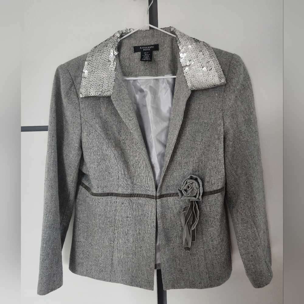 Autograph Gray Cropped Blazer with Structured Design and Long Sleeves